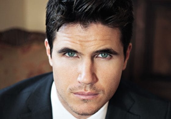 Robbie Amell has stunning eyes