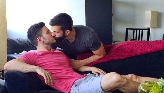 pictures of gay men kissing