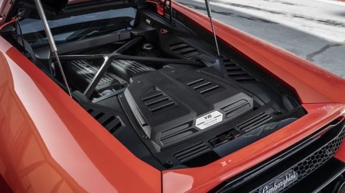 Lamborghini Huracán engine under hood